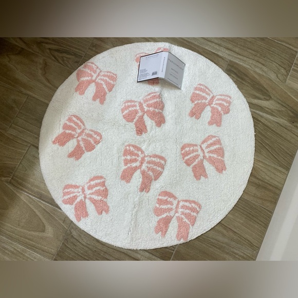 Madison studio 🎀 🎀 PINK BOW PATTERN ROUND BATH RUG/MAT  100% COTTON NWT - Picture 1 of 8